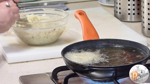 Freir buñuelos de bacalao Freir buñuelos de bacalao