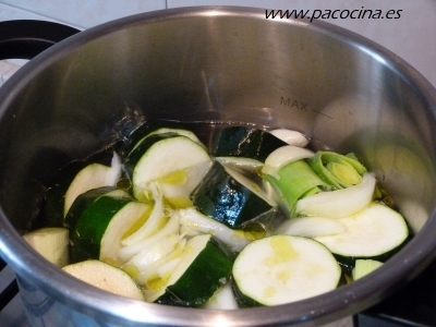 Crema de calabacín con queso azul Crema de calabacín con queso azul