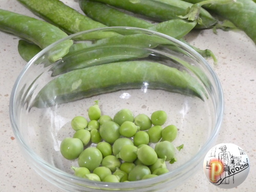 Cuscús con pollo al curri, guisantes Cuscús con pollo al curri, guisantes