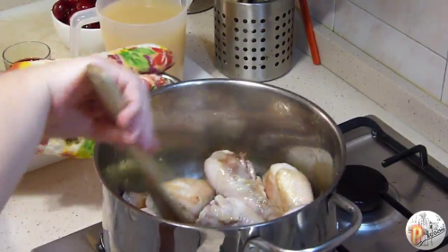 Jamoncitos pollo salsa cerezas dorar Jamoncitos pollo salsa cerezas dorar