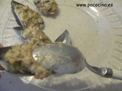 Mejillones tigre rellenando Mejillones tigre rellenando