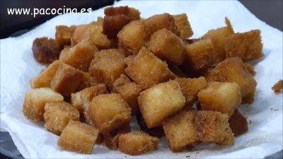 Panga en salsa de pimientos del piquillo pan frito Panga en salsa de pimientos del piquillo pan frito