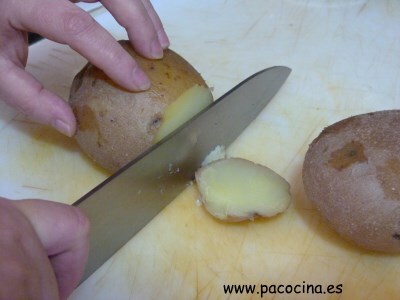 Cortar puntas a las patatas Cortar puntas a las patatas