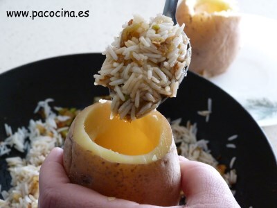 Rellenando patatas Rellenando patatas