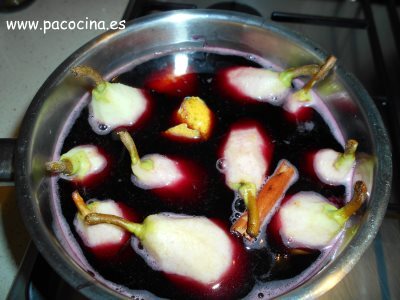 Peras al vino tinto cocer Peras al vino tinto cocer