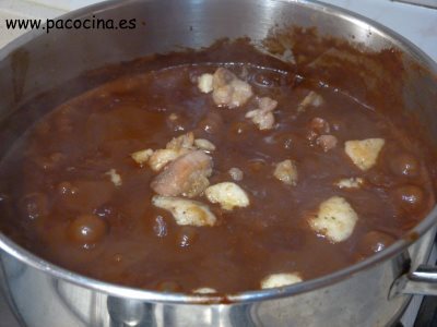 Pollo en salsa de chocolate a la menta cocer Pollo en salsa de chocolate a la menta cocer