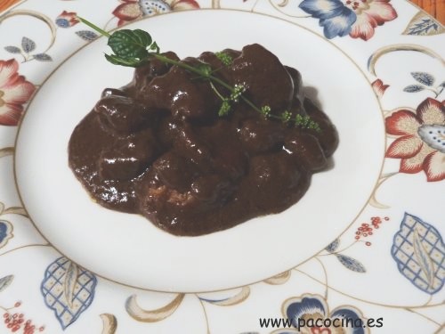 Pollo en salsa de chocolate a la menta Pollo en salsa de chocolate a la menta