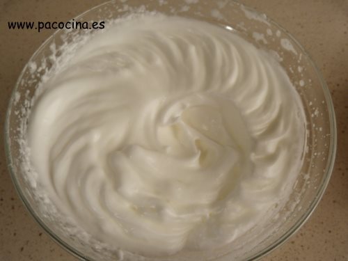 Tiramisú claras a punto de nieve Tiramisú claras a punto de nieve