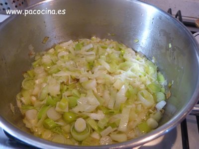 Vichyssoise rehogando puerro Vichyssoise rehogando puerrro