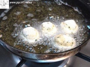 Aceitunas rellanas fritas friendo Aceitunas rellanas fritas friendo