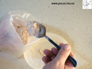 Aceitunas rellanas fritas rellenando Aceitunas rellanas fritas rellenando