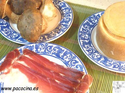 Boletus en barquita de jamón con queso de torta Boletus en barquita de jamón con queso de torta