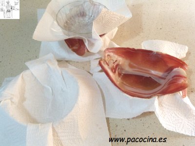 Boletus en barquita de jamón con queso de torta