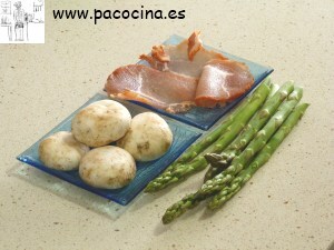 Brocheta de lomo de cerdo relleno de champiñones y espárragos Brocheta de lomo de cerdo relleno de champiñones y espárragos