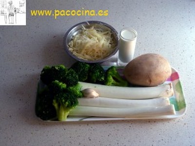 Brócoli gratinado en crema de puerros Brócoli gratinado en crema de puerros