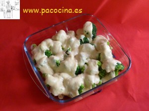 Brócoli gratinado en crema de puerros Brócoli gratinado en crema de puerros