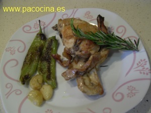 Conejo confitado al ajillo con pimientos Conejo confitado al ajillo con pimientos