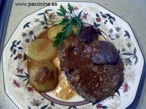 Entrecot de ternera en salsa de piquillos Entrecot de ternera en salsa de piquillos