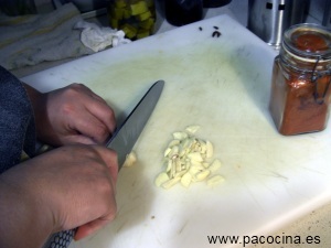 Picar ajos Picar ajos