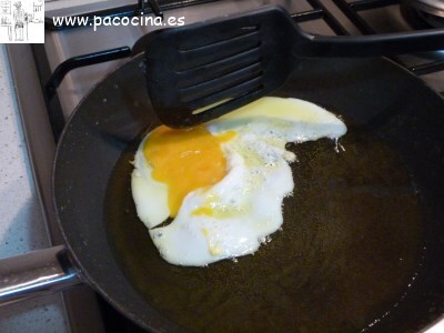 Gazpacho de espárragos huevos fritos Gazpacho de espárragos huevos fritos