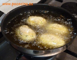 Freir huevos rellenos Freir huevos rellenos