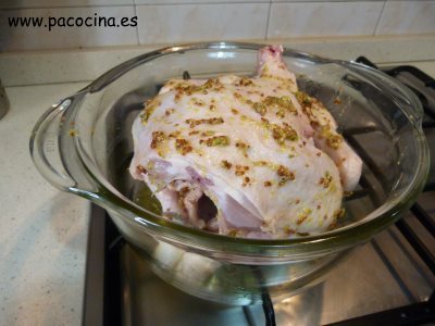 Pollo a la mostaza, asado al estilo francés dorar Pollo a la mostaza, asado al estilo francés marcar