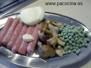 Salchichas con guisantes y setas Salchichas con guisantes y setas